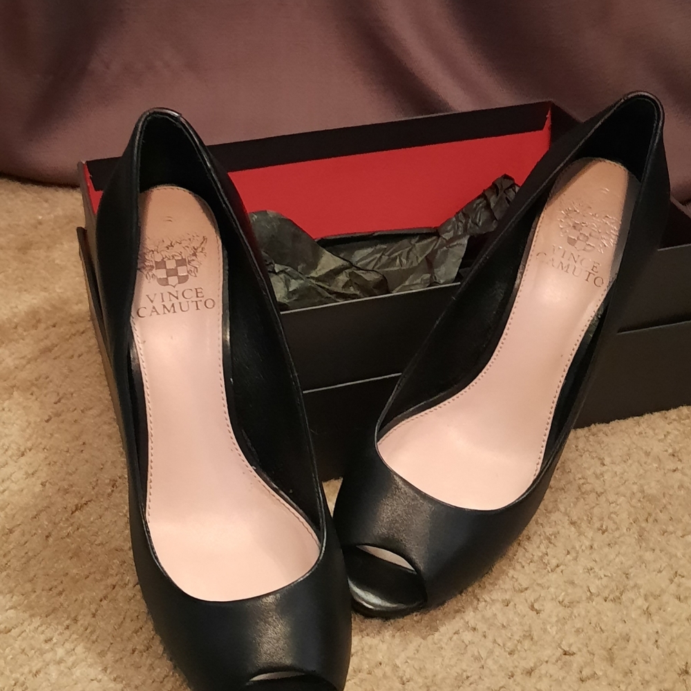 Vince Camuto heels sz 7.5